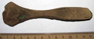 Sekyrka ze starší doby bronzové nalezená detektorem kovů